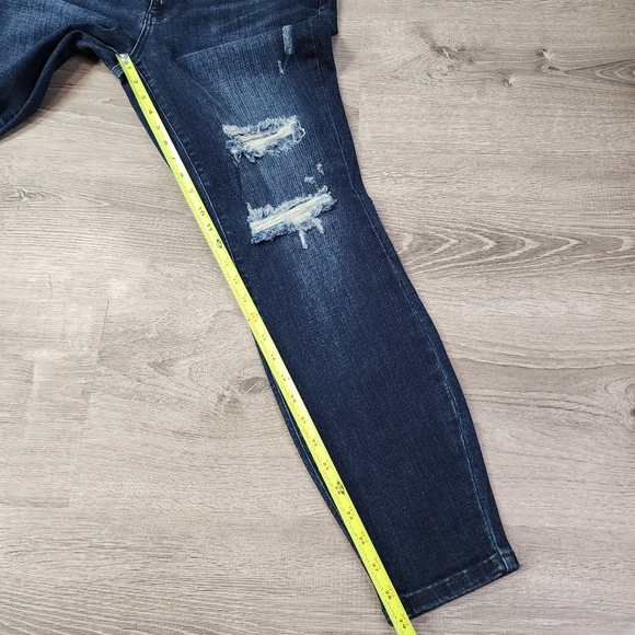 NWT JUDY BLUE Distressed Mid Rise Dark Wash Denim Skinny Fit Jean 14 W - Picture 8 of 15